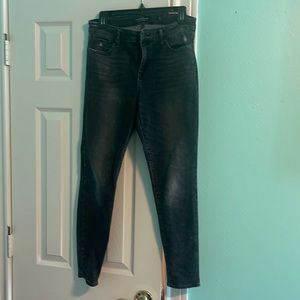 Lucky brand size 8/29. Ava’s super skinny black jeans.